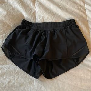 Lululemon Hotty Hot Short Black size 8 2.5 inch inseam